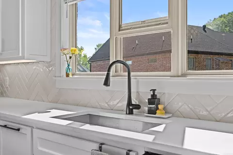 Kitchen - 1880 Indigo Cv, Conway, AR 72034 photo 5 of 6