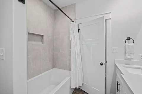 Bath - 1880 Indigo Cv, Conway, AR 72034 photo 6 of 7