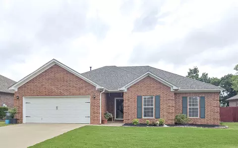 1685 Hosta, Conway, AR 72034
