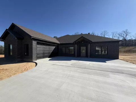 1160 Duke Dr, Bauxite, AR 72011