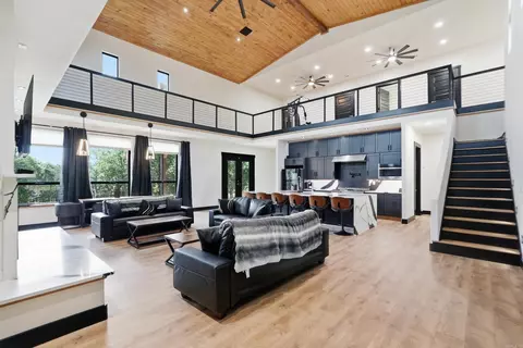 Living - 491 Stone Mountain Rd, Conway, AR 72032 photo 3 of 6