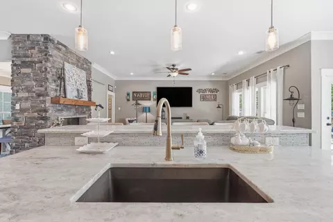 Kitchen - 4 Evergreen Cv, Greenbrier, AR 72058 photo 7 of 8