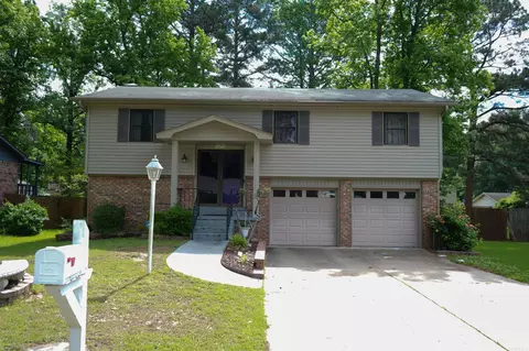 10715 Excalibur Dr, Little Rock, AR 72209