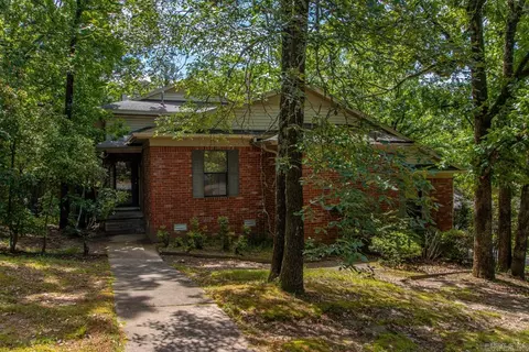 21 Woodlore Cir, Little Rock, AR 72211