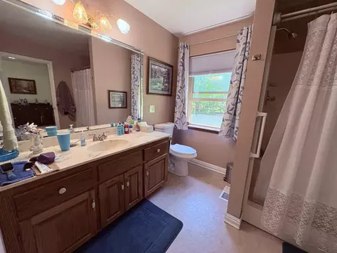 Bath - 1350 Circle Rd, Ash Flat, AR 72513 photo 1 of 3