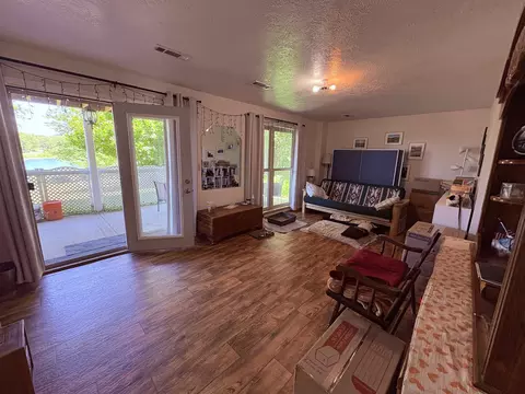 Living - 1350 Circle Rd, Ash Flat, AR 72513 photo 9 of 10