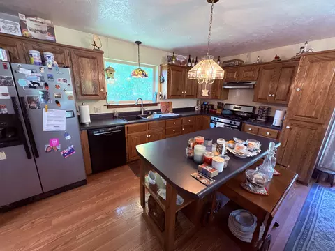 Kitchen - 1350 Circle Rd, Ash Flat, AR 72513 photo 7 of 9