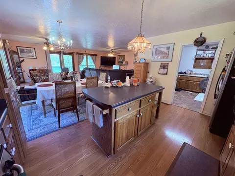 Kitchen - 1350 Circle Rd, Ash Flat, AR 72513 photo 4 of 9