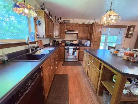 Kitchen - 1350 Circle Rd, Ash Flat, AR 72513 photo 6 of 9