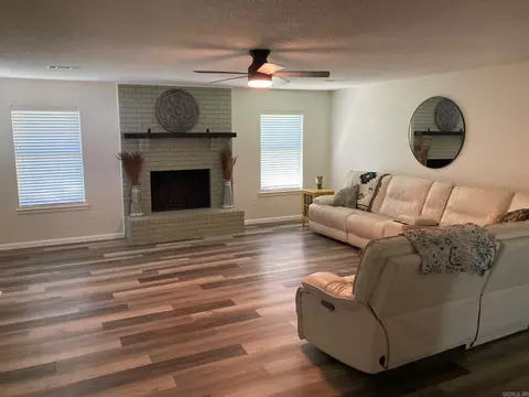Living - 401 Lee Ln, Beebe, AR 72012 photo 1 of 3