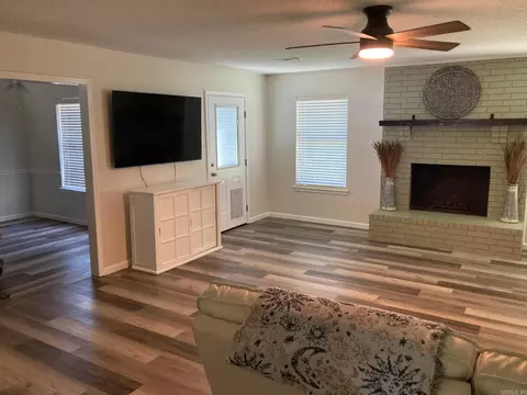 Living - 401 Lee Ln, Beebe, AR 72012 photo 2 of 3