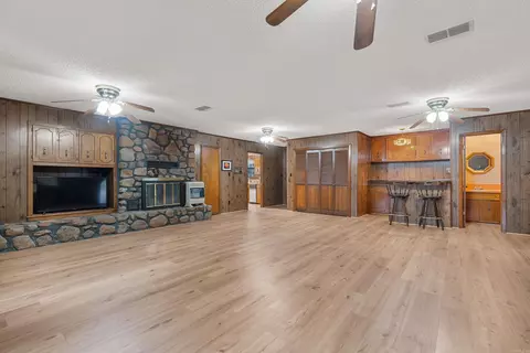 Living - 1068 Spring House Rd, Malvern, AR 72104 photo 2 of 6