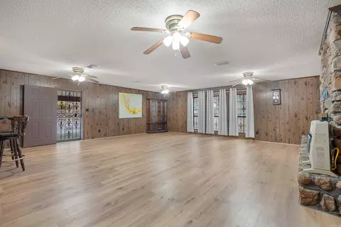 Living - 1068 Spring House Rd, Malvern, AR 72104 photo 4 of 6