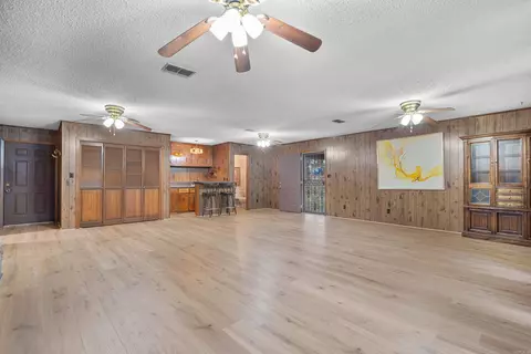 Living - 1068 Spring House Rd, Malvern, AR 72104 photo 3 of 6