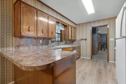 Kitchen - 1068 Spring House Rd, Malvern, AR 72104 photo 4 of 5