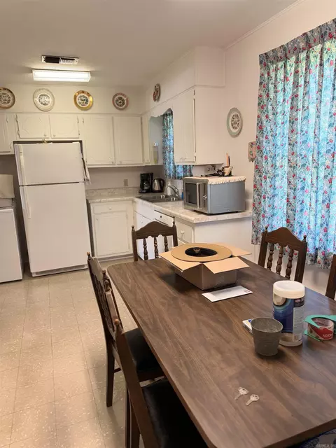 Kitchen - 1302 S Utah St, Pine Bluff, AR 71601 photo 3 of 3