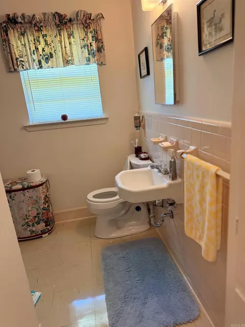 Bath - 1302 S Utah St, Pine Bluff, AR 71601 photo 1 of 4