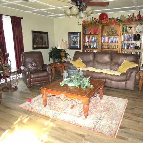 Living - 8930 Dyson Rd, Pine Bluff, AR 71603 photo 2 of 4