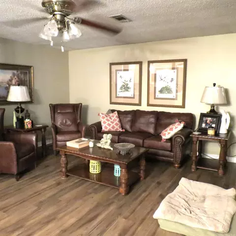 Living - 8930 Dyson Rd, Pine Bluff, AR 71603 photo 4 of 4