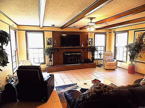 Living - 8115 Kling Rd, Mabelvale, AR 72103 photo 1 of 3
