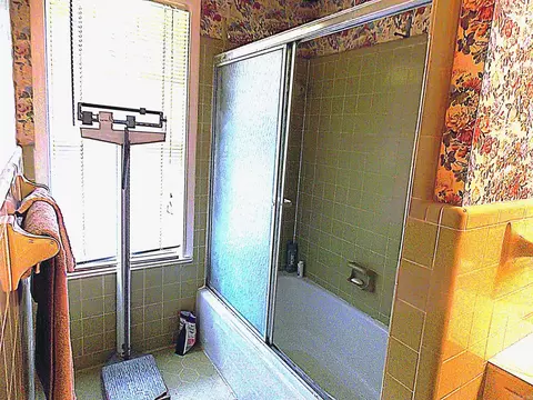 Bath - 8115 Kling Rd, Mabelvale, AR 72103 photo 2 of 4