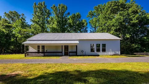 210 Kemp St, Clinton, AR 72031