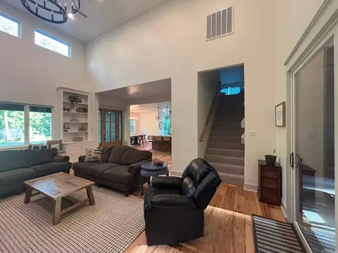 Living - 6276 Coy Ln, Mabelvale, AR 72103 photo 2 of 4