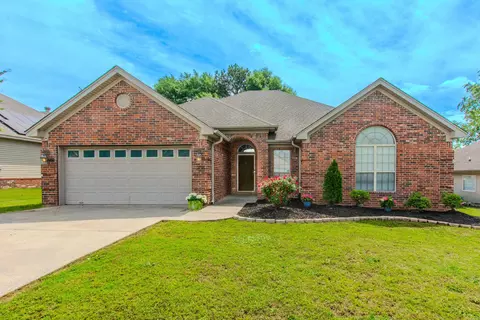 306 Hidden Meadows Dr, Benton, AR 72015