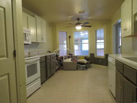 Kitchen - 33 Reno Dr, Cabot, AR 72023 photo 7 of 8