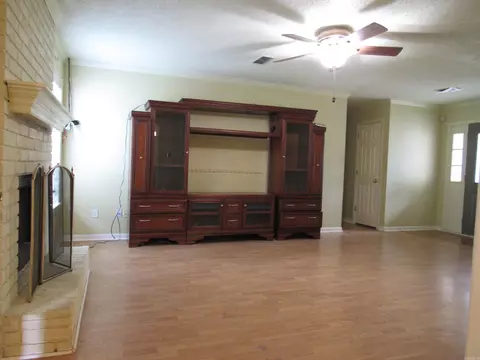Living - 33 Reno Dr, Cabot, AR 72023 photo 2 of 5