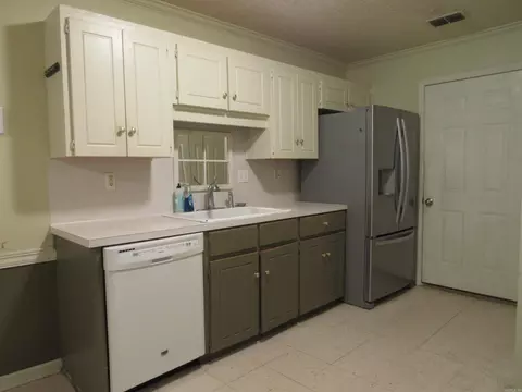 Kitchen - 33 Reno Dr, Cabot, AR 72023 photo 6 of 8