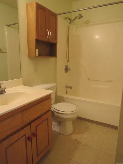 Bath - 33 Reno Dr, Cabot, AR 72023 photo 3 of 3