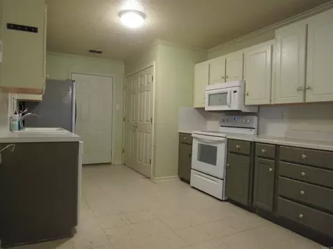 Kitchen - 33 Reno Dr, Cabot, AR 72023 photo 2 of 8