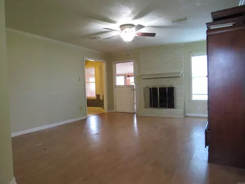 Living - 33 Reno Dr, Cabot, AR 72023 photo 4 of 5