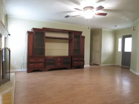 Living - 33 Reno Dr, Cabot, AR 72023 photo 3 of 5