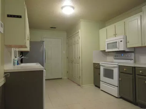 Kitchen - 33 Reno Dr, Cabot, AR 72023 photo 1 of 8