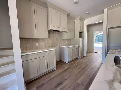 Kitchen - 6838 Detonti Rd, Bauxite, AR 72011 photo 6 of 6