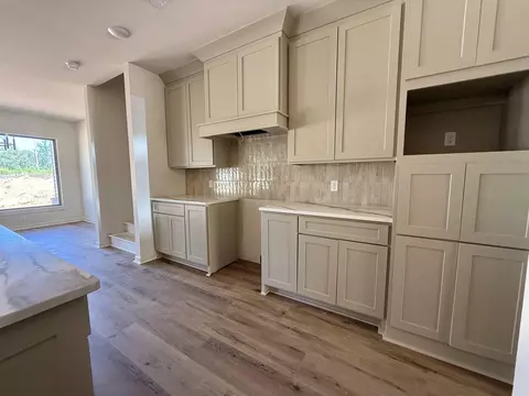 Kitchen - 6838 Detonti Rd, Bauxite, AR 72011 photo 2 of 6