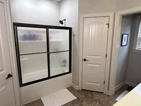 Bath - 53 Oak Tree Cir, Conway, AR 72032 photo 1 of 3