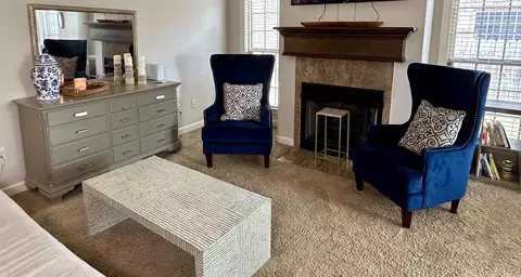 Living - 53 Oak Tree Cir, Conway, AR 72032 photo 3 of 6