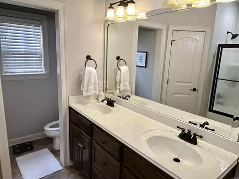 Bath - 53 Oak Tree Cir, Conway, AR 72032 photo 2 of 3