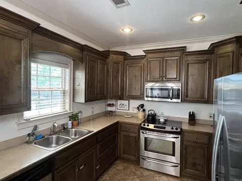 Kitchen - 53 Oak Tree Cir, Conway, AR 72032 photo 2 of 2