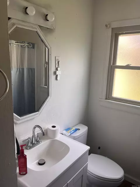 Bath - 14 S Richard Dr, Pine Bluff, AR 71602 photo 2 of 4