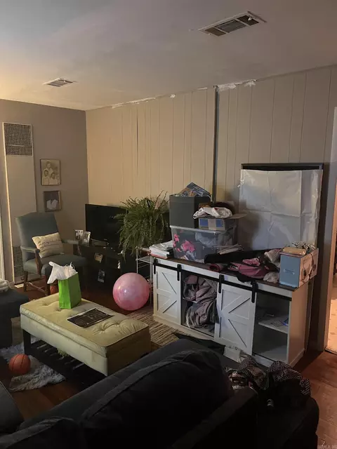 Living - 14 S Richard Dr, Pine Bluff, AR 71602 photo 1 of 2