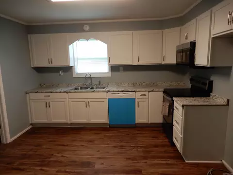 Kitchen - 710 E Fourth St, Bald Knob, AR 72010 photo 2 of 3