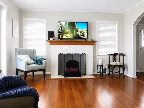 Living - 923 Denton St, Benton, AR 72015 photo 1 of 3