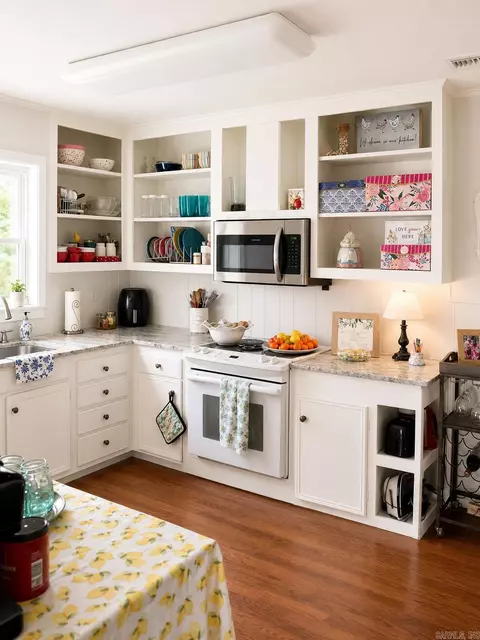 Kitchen - 923 Denton St, Benton, AR 72015 photo 1 of 3