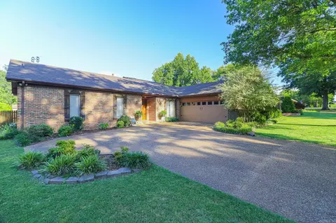 2912 Greenbriar Dr, Jonesboro, AR 72401