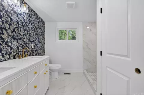 Bath - 3106 Edison Ave, Benton, AR 72015 photo 2 of 4