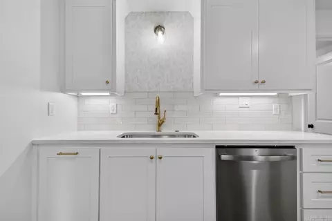 Kitchen - 3106 Edison Ave, Benton, AR 72015 photo 3 of 3